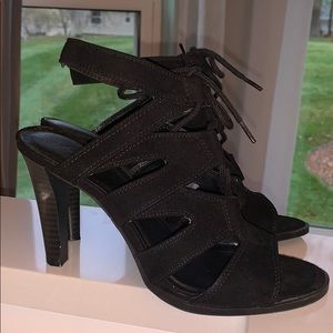 Simply Vera Vera Wang black suede heels